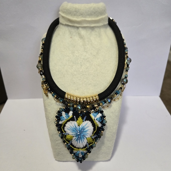 Handmade  Heart Necklace - Picture 6 of 6